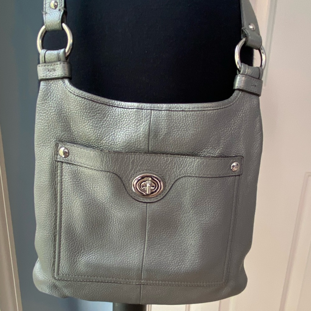 Coach Leather Crossbody Bag Purse Pebbled Metallic Silver Penelope Turnlock